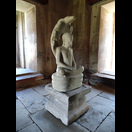Buddhafigur im Zentrum des zentralen Prangs